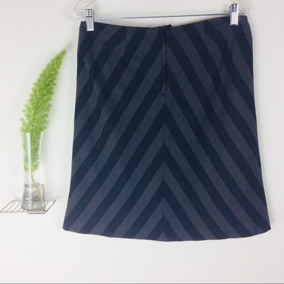 H&M Gorgeous Chevron Gray Striped Skirt Size (8) - Picture 2 of 4